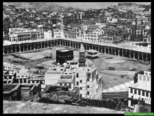 इस्लाम के पहले के अरब में हर क़बीले और वंश की अपनी-अपनी देवियां होती थीं.