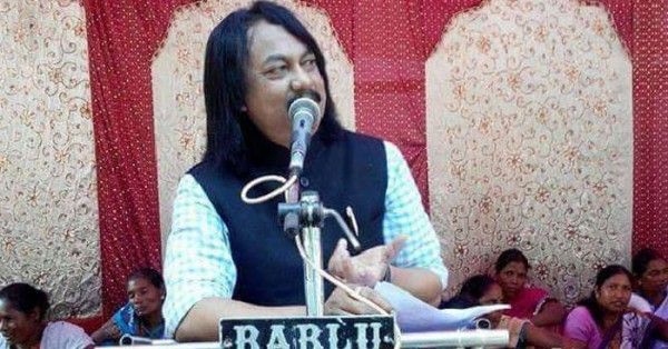 एक सभा में बोलते हुए राजा पीटर