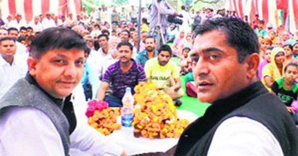 राजिंदर राणा (बाएं) और कांग्रेस नेता सतपाल सिंह रायजादा (दाएं)