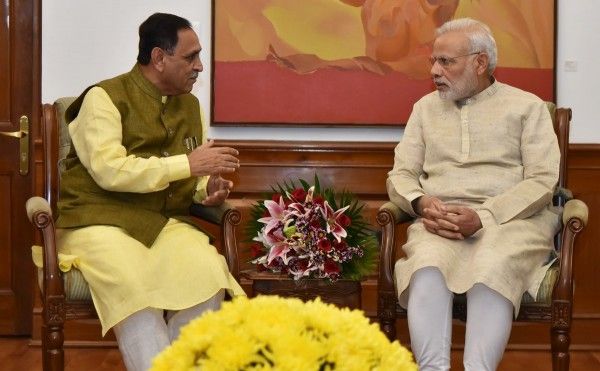 पीएम नरेंद्र मोदी गुजरात में एक बार फिर ऐक्टिव हो गए हैं.