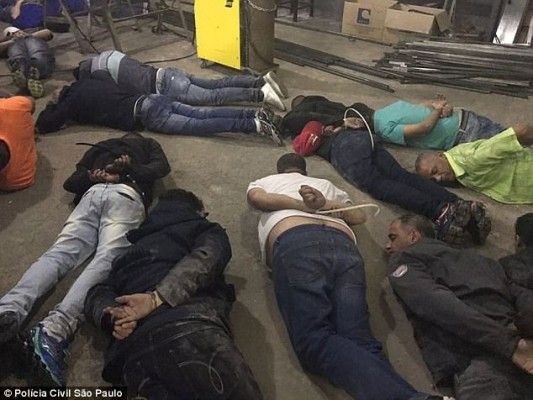 पुलिस ने गैंग के 16 लोगों को रंगे हाथों पकड़ा है.