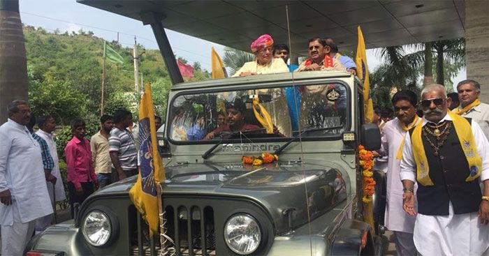 वाघेला का जन विकल्प फ्रंट राजस्थान की एक नई पार्टी का चुनाव चिह्न 'ट्रैक्टर चलाता किसान' इस्तेमाल कर चुनाव लड़ रहा है.