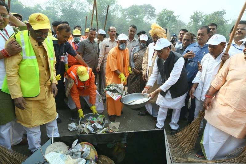 झाड़ू लगाओ फोटो खिंचाओ योजना की एक तस्वीर: 2017
