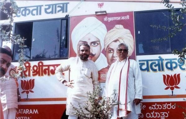 एकता यात्रा के दौरान मुरली मनोहर जोशी और नरेंद्र मोदी