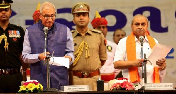 सत्ता में संतुलन साधने के लिए नीतिन पटेल को उप-मुख्यमंत्री का पद दिया गया 