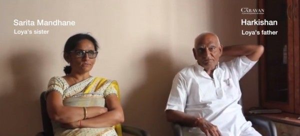 बृजगोपाल की बहन सरिता मंधाने और पिता हरकिशन लोया. दोनों का कहना है कि बृजगोपाल मामले की सुनवाई के दौरान बहुत दबाव में थे