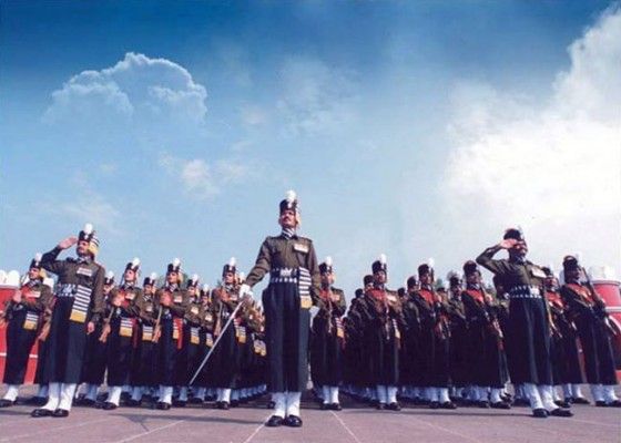 ग्रेनेडियर रेजिमेंट की कुछ बटालियनों में आधे जवान मुसलमान होते हैं