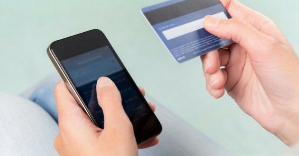 अपनी कार्ड डीटेल या ओटीपी कभी किसी को न दें (सांकेतिक फोटोः द नेक्स्ट वेब)