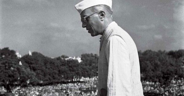 जवाहरलाल नेहरू ने लगाई थी आजाद के नाम पर मुहर.