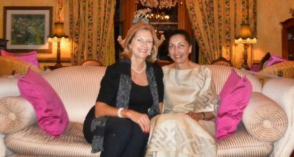 'ग्लैमर की दुनिया में सिक्योरिटी नहीं होती. लड़कियों को ये समझना होगा की उन्हें इसकी आदत न लगे. शक्ल और शारीरक सौंदर्य परमानेंट नहीं होता.'