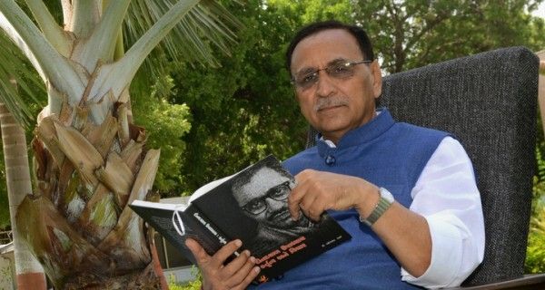 विजय रुपानी के सियासी करियर की शुरुआत निकाय चुनाव से हुई. 