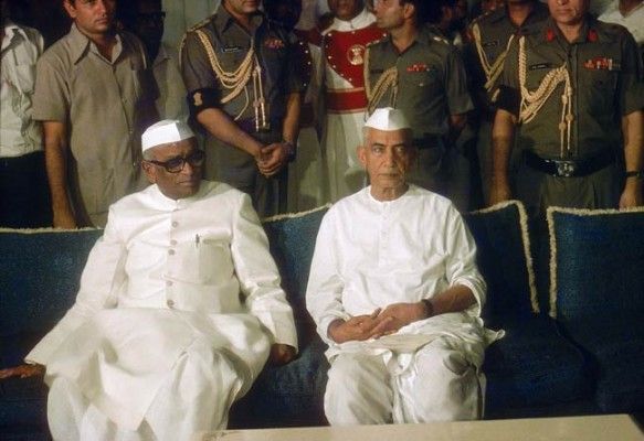 नीलम संजीव रेड्डी के साथ चौधरी चरण सिंह.