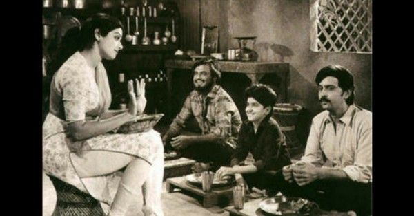 फिल्म 'भगवान दादा' के एक सीन में रितिक रोशन और रजनीकांत.