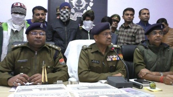 1 जनवरी को पुलिस ने आरोपियों के साथ एक प्रेस कॉन्फ्रेंस की.