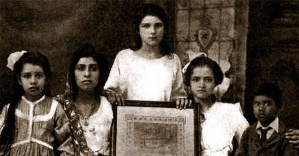 1927 में हिंदुस्तान के कराची में एक बहाई परिवार