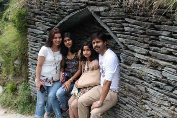 पत्नी मालविका और दो बेटियां हैं हरिओम के परिवार में.