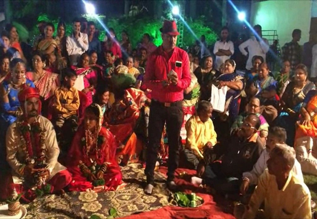 कंजरभाट समाज की एक शादी में बैठी पंचायत.