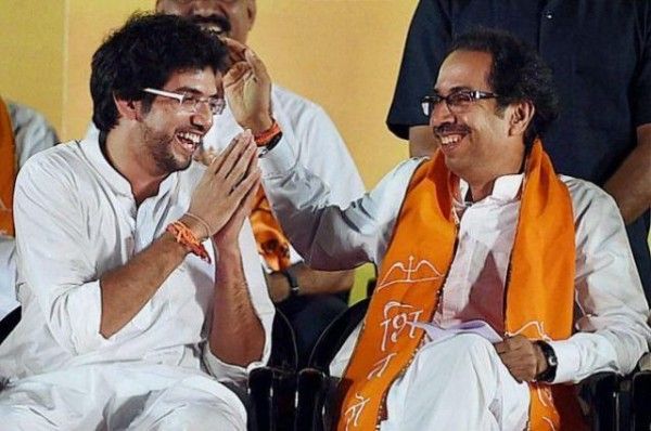 उद्धव ठाकरे के बेटे आदित्य ठाकरे. शिवसेना के भविष्य का दारोमदार इनके कंधे पर है.