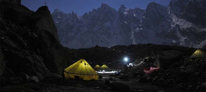 ये ITBP की एक पोस्ट है. 14,000 फुट से ज्यादा ऊंचाई पर. ट्रैकिंग के लिए जाओ और एक-दो दिन यूं बिताओ, तो लोगों को बड़ा जोश रहता है. मगर सालभर ऐसी जगह पर रहना बहुत मुश्किल है.