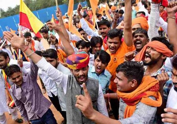 पद्मावत के खिलाफ प्रदर्शन करते करणी सना के लोग