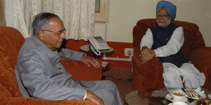 टी वी राजेश्वर को जब राज्यपाल बनाया गया, तब कांग्रेस की काफी आलोचना हुई. लोग कह रहे थे कि इंदिरा ने राजेश्वर को उनकी वफादारी का इनाम दिया है.