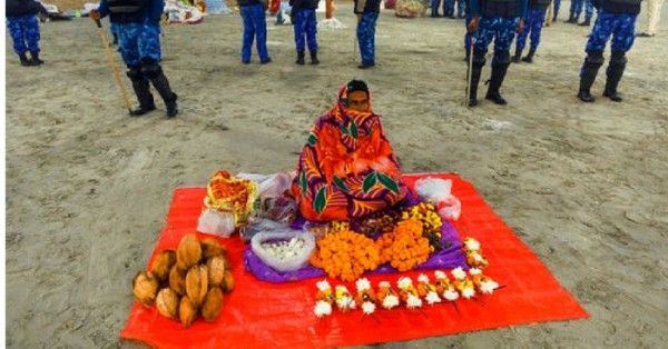 कड़ाके की ठंड के बीच पहुंचते हैं श्रद्दालु