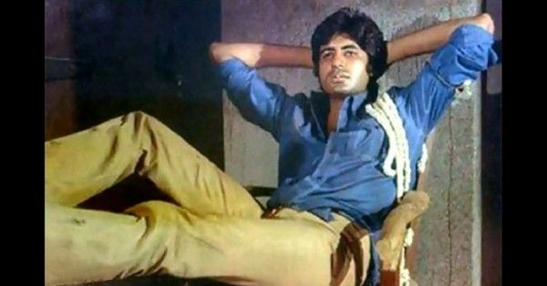 'दीवार' के अपने कूली वाले गेटअप में अमिताभ.