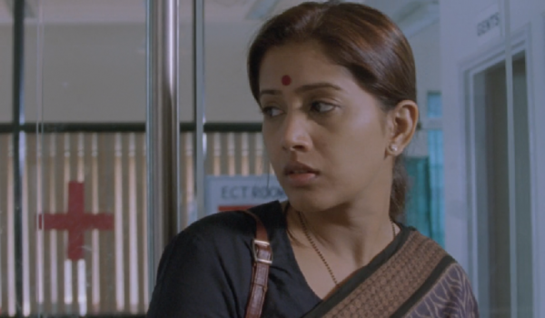 एक्टिंग करते वक़्त ये एक्टिंग है ये न लगने देना सोनाली ने साध्य कर लिया है. 