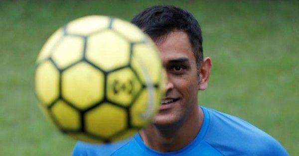 dhoni1