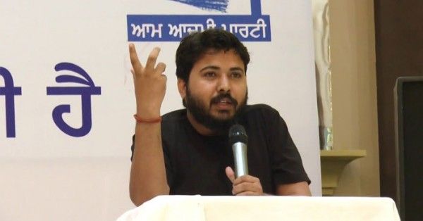 दुर्गेश पाठक
