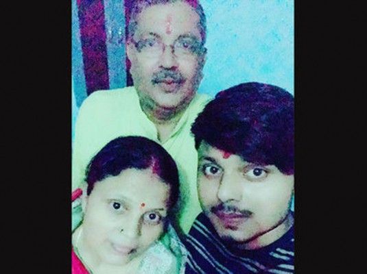 अपने माता-पिता के साथ चंदन