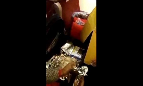 देवशी ने रेड में बताया कि उसे पता नहीं अमाउंट कितना था.