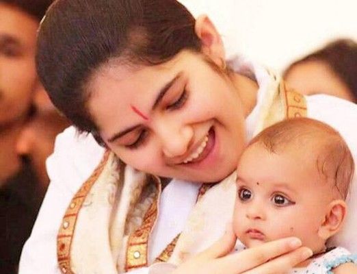 जया बचपन से ही संस्कृत स्रोत गाने लगी थीं