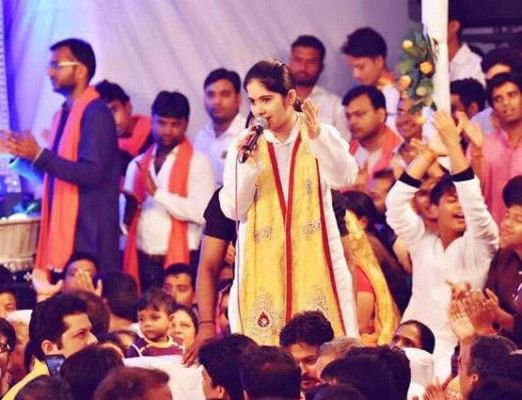 जया किशोरी अपने भक्तों में बहुत प्रसिद्ध हैं