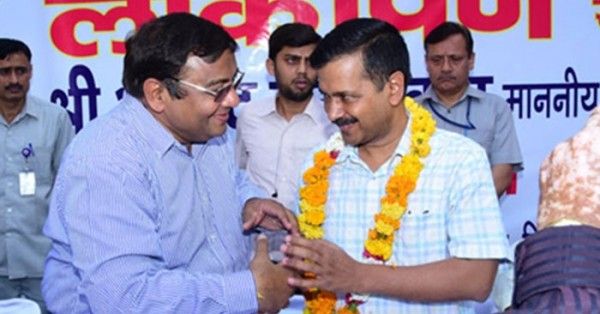 अरविंद केजरीवाल और सुशील गुप्ता