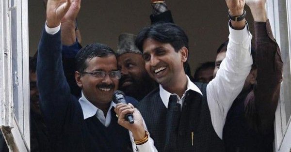 अरविंद केजरीवाल के साथ कुमार विश्वास