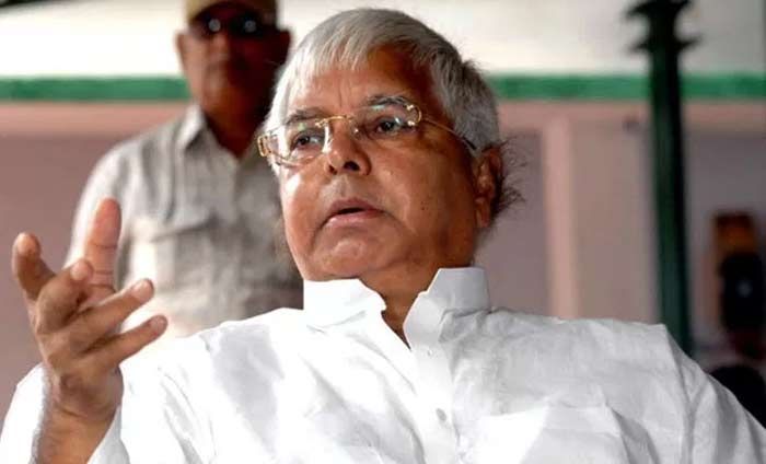 जब-जब टी एन शेषन का जिक्र होगा, लालू यादव की बात निकल ही आएगी. अभी संयोग देखिए. लालू यादव जेल गए हैं. और इधर टी एन शेषन के ओल्ड एज होम में दिन गुजारने की खबर आई है. 