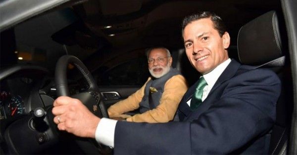 9 जून 2016 को कार में नीटो और नरेंद्र मोदी