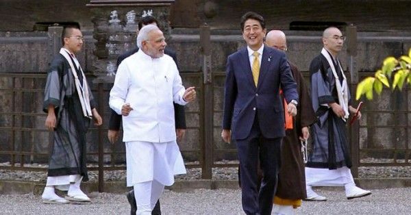 31 अगस्त 2014 को शिंजो अबे के साथ क्योटो में नरेंद्र मोदी