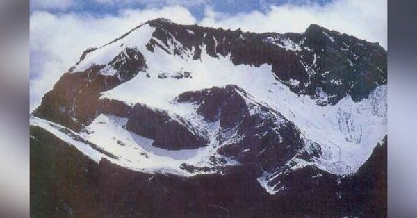 कैलाश-मानसरोवर यात्रा के रास्ते में पड़ता है ऊं पर्वत.