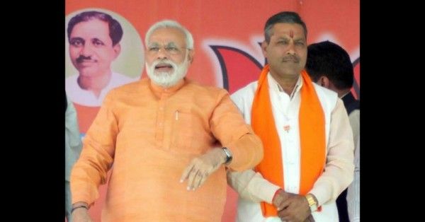 पीएम मोदी के साथ विवादित पोस्ट डालने वाले सिंघल.