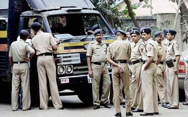 मुंबई पुलिस ने कोलकाता से पकड़ा आरोपी को.