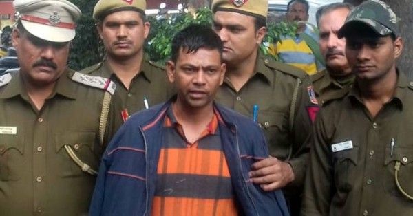 पुलिस की गिरफ्त में ओमप्रकाश