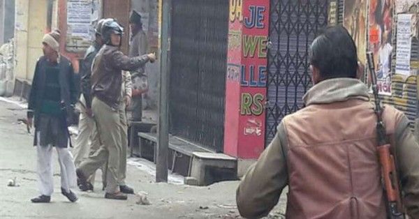 हिंसा भड़कने के बाद कासगंज में पुलिस