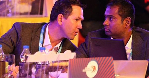 बेंगलुरु में हो रही IPL नीलामी के दौरान रिकी पोंटिंग