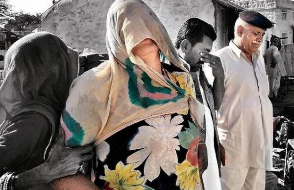 आगजनी के बाद सकते में है परबत सिंह का परिवार (फोटो: दैनिक भास्कर )
