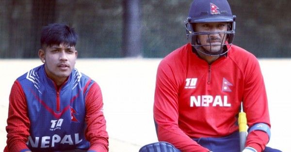 नेट्स पर प्रैक्टिस के बीच की एक फोटो. संदीप (बाएं)