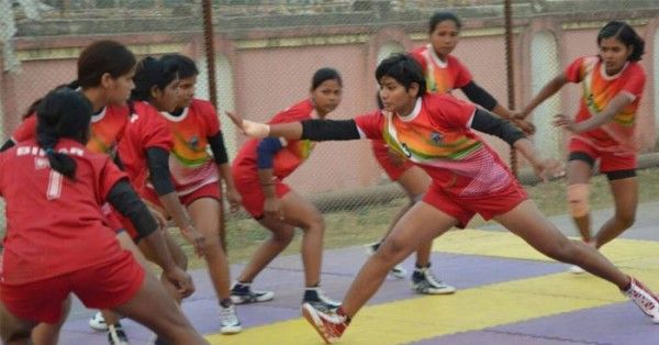 कबड्डी खेलते हुए शमा