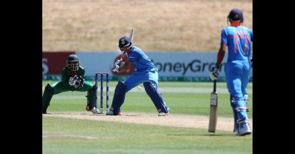 बांग्लादेश के खिलाफ बैटिंग करते शुभमन.