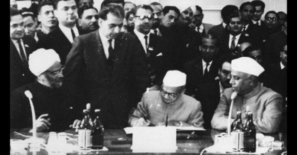 ताशकंद समझौते के दौरान शास्त्री.